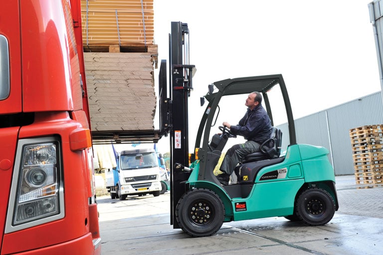 Heftruck met rood